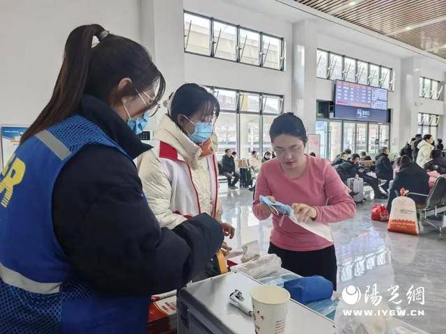 三亿体育平台：米脂火车站春运志愿服务彰显城市“温度”(图1)