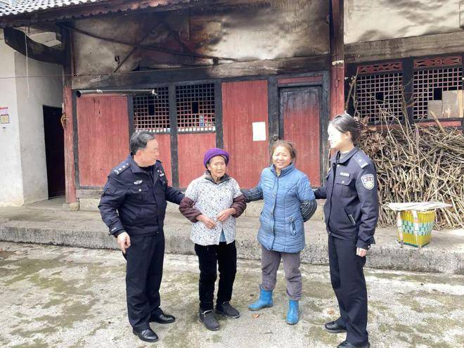春节我在岗这些年味里的暖心警事让守护更有温度(图1)