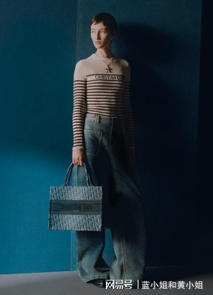 背DENIM DIOR OBLIQUE 迎接美好春天(图2)