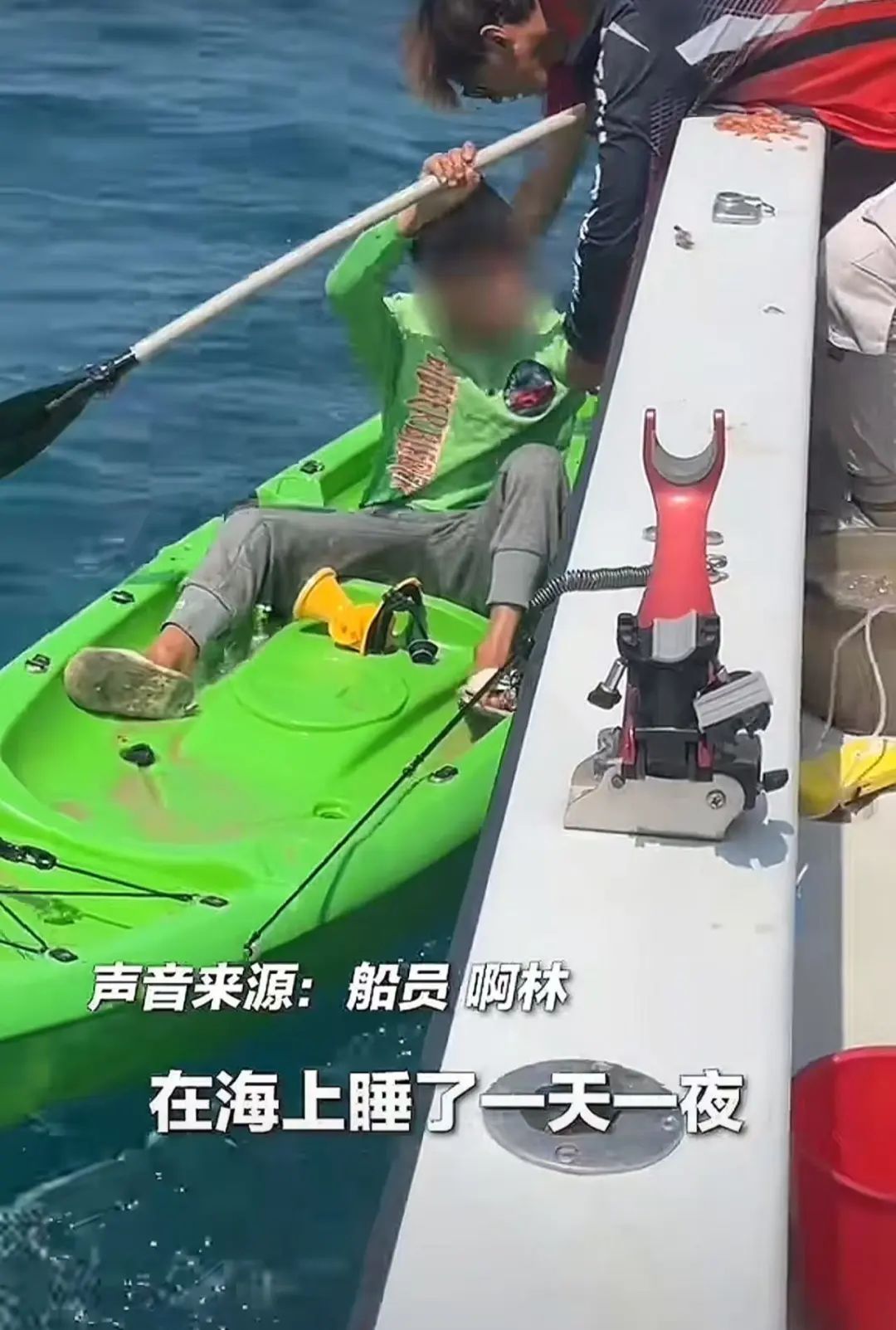 “漂流小孩哥”被P表情包有人涨粉上万网友担心(图3)