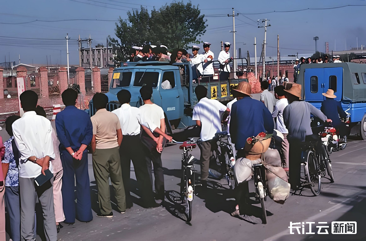 每一代中国人心中都有一款“东风车”(图7)