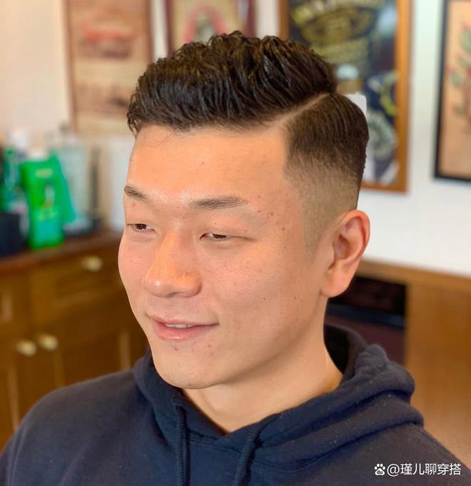 若是身穿的衣服不符合场合要求显得突兀违和随之拉低颜值气质(图8)