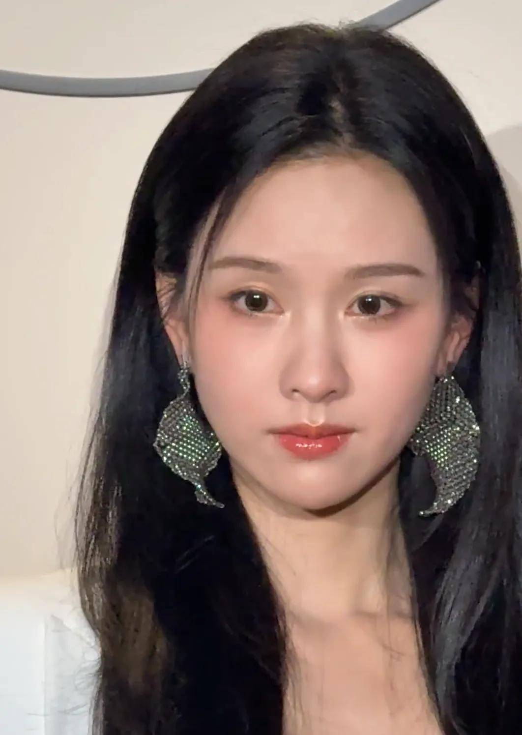 这一夜张嘉倪陈都灵同框比美刘诗诗优雅孙千深V长裙抢镜(图13)